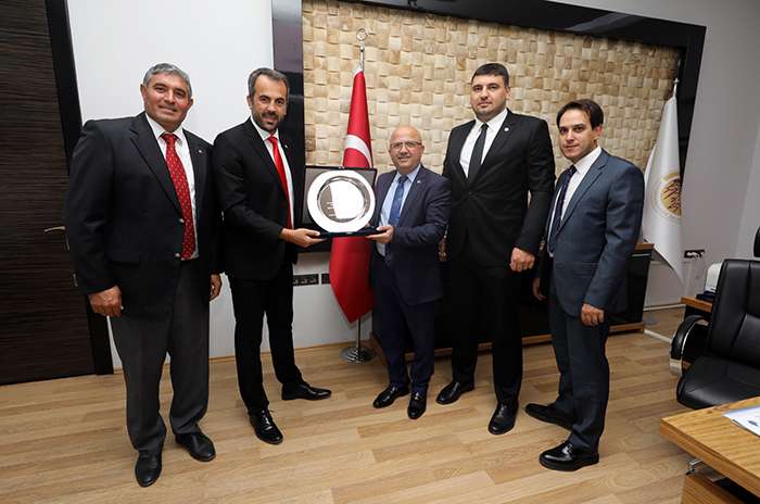 BAŞKAN ÇOBAN’A TEŞEKKÜR PLAKETİ