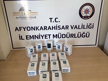 Afyon’da kaçak cep telefonları ele geçirildi
