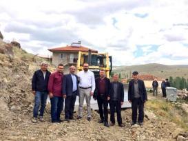 Şuhut’ta köy yollarında çalışmalar sürüyor